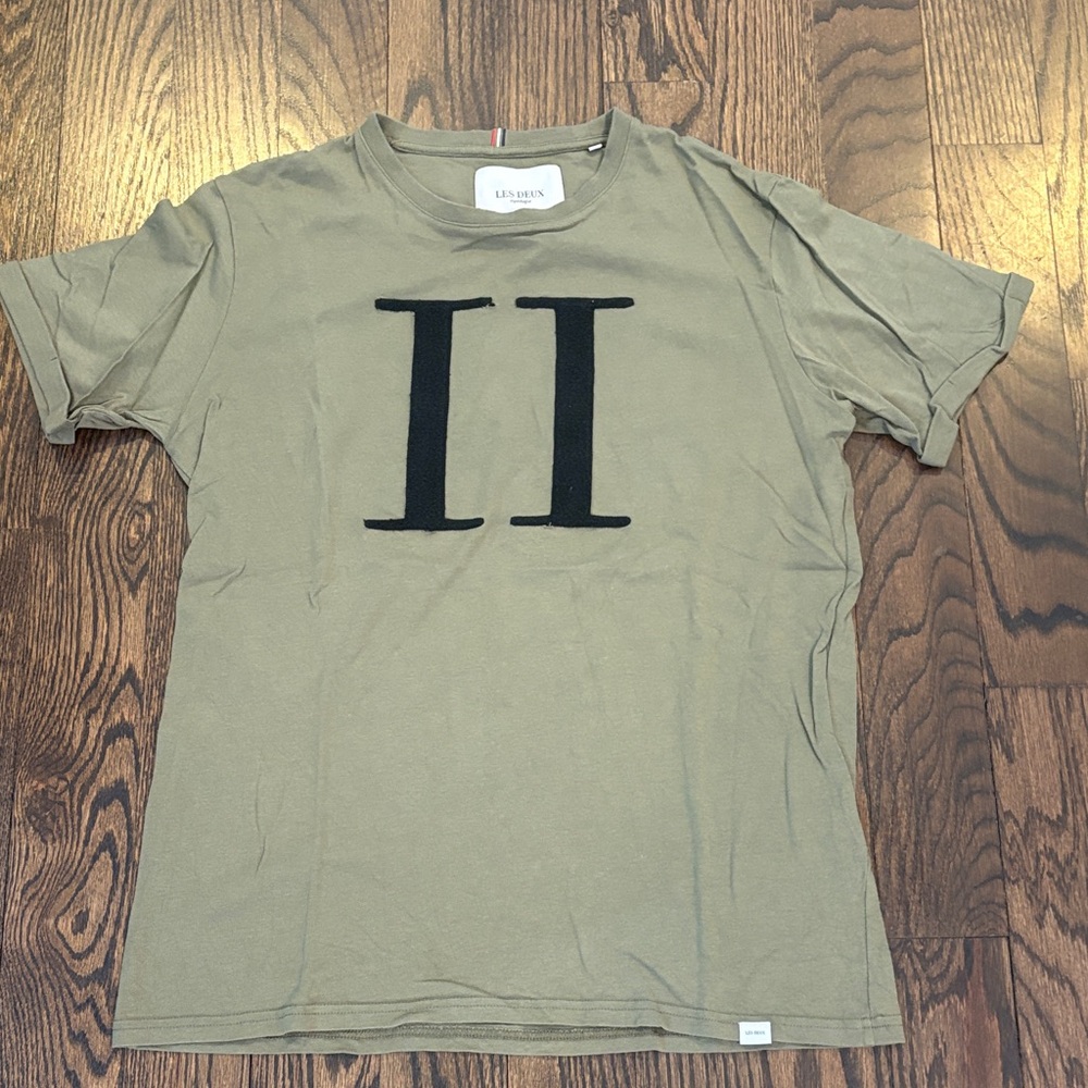 Les Deux Men’s Olive Green Eleven Paris II Logo Tee Shirt Size Large